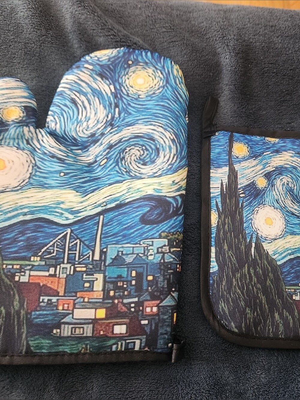 Oven Mitt and Pot Holder Set - Blue Swirl Print